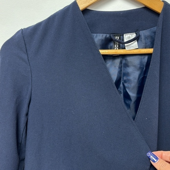 H&M DIVIDED  cropped Jacket in navy blue, an asymmetrical size 6 - Picture 5 of 8